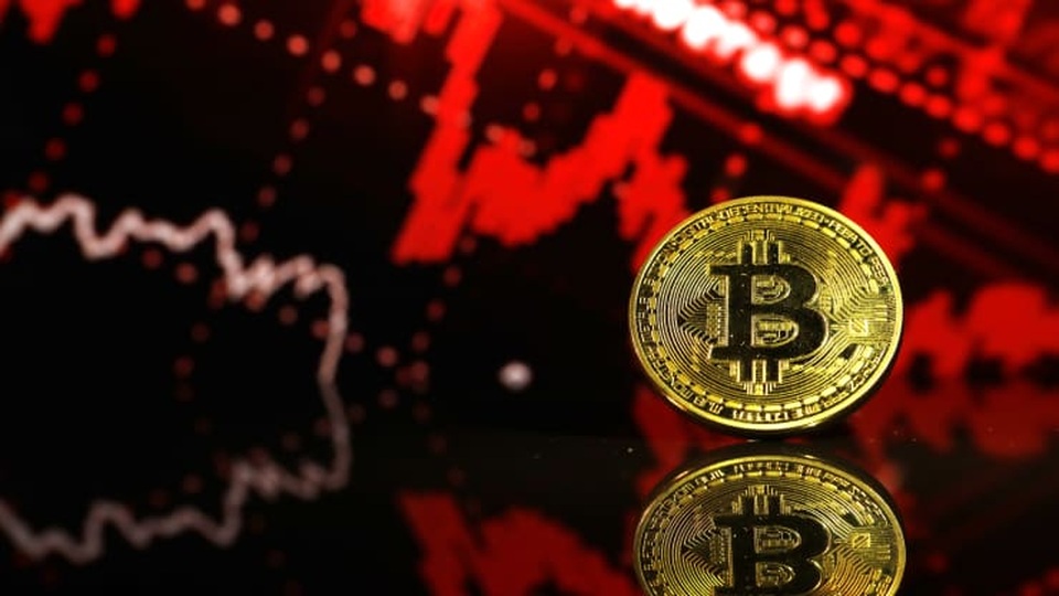 Bitcoin bị bán tháo, lao dốc không phanh, rớt khỏi ngưỡng 37.000 USD - 1 Bitcoin bị bán tháo, lao dốc không phanh, rớt khỏi ngưỡng 37.000 USD - 1