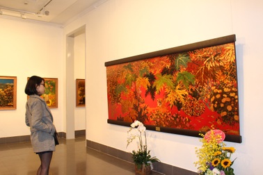 Tranh sơn mài của họa sĩ Nguyễn Đình Tuyên: Hiện đại trong truyền thống