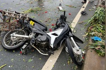 Hà Nội: Va chạm với ô tô, người đi xe máy tử vong trên cầu Nhật Tân