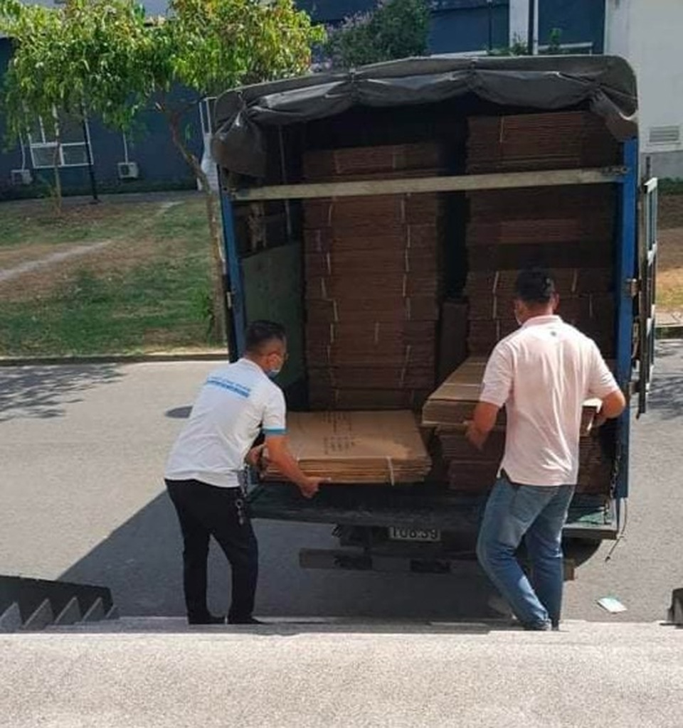 Hàng trăm giảng viên, sinh viên dốc sức thu dọn ký túc xá làm khu cách ly - 3 Hàng trăm giảng viên, sinh viên dốc sức thu dọn ký túc xá làm khu cách ly - 3