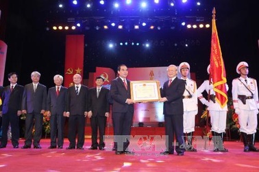 Tạp chí Cộng sản đón nhận Huân chương Hồ Chí Minh lần thứ hai