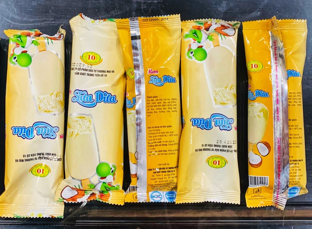Chế kem Tràng Tiền từ lô gần 10 tấn nguyên liệu hết hạn, bán 1.800 đồng/que - 1 Chế kem Tràng Tiền từ lô gần 10 tấn nguyên liệu hết hạn, bán 1.800 đồng/que - 1