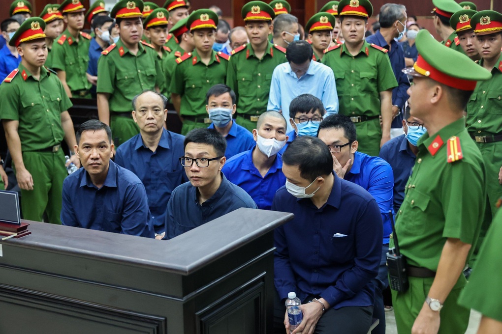 Gây thất thoát 365 tỷ, cựu Cục phó Cục Thuế TPHCM xin giảm nhẹ hình phạt - 2 Gây thất thoát 365 tỷ, cựu Cục phó Cục Thuế TPHCM xin giảm nhẹ hình phạt - 2