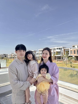 Đông Nhi - Ông Cao Thắng: 16 năm ngọt ngào, có 2 con vẫn như "lúc mới yêu" - 4