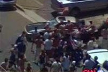 Bạo động sắc tộc bùng nổ ở Sydney