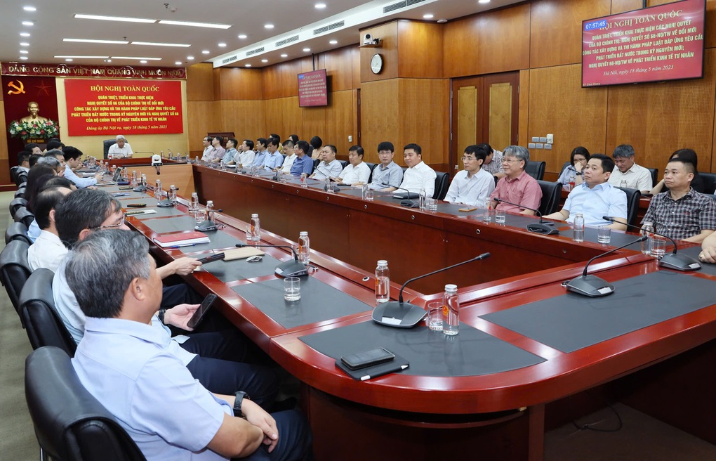 Bộ Nội vụ quán triệt triển khai 2 Nghị quyết quan trọng của Bộ Chính trị - 2 Bộ Nội vụ quán triệt triển khai 2 Nghị quyết quan trọng của Bộ Chính trị - 2