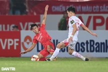 Vào bóng triệt hạ Hoàng Đức, cầu thủ CA Hà Nội đối diện với án phạt nặng