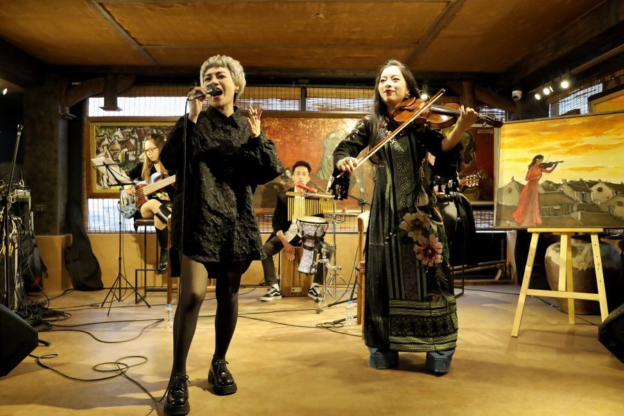 Trinh Minh Hien gir ut sitt første album om Hanoi etter 24 år med komponering - 3 Trịnh Minh Hiền lần đầu ra mắt album về Hà Nội sau 24 năm sáng tác - 3