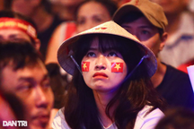 Người hâm mộ TPHCM chết lặng khi đội tuyển Việt Nam thua Thái Lan