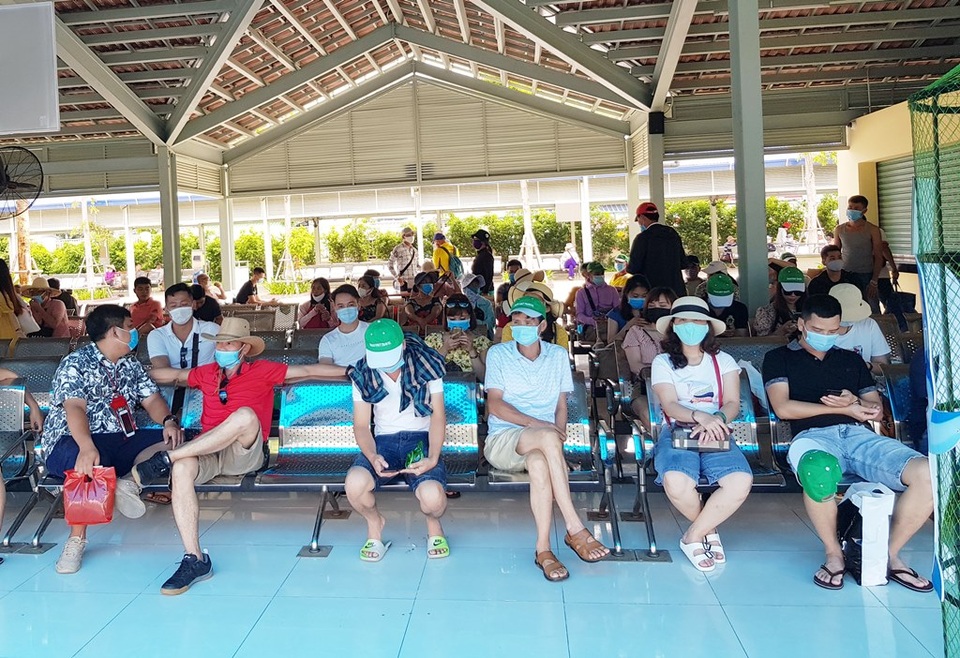 Bến tàu du lịch ở Nha Trang nhộn nhịp sau làn sóng Covid-19 lần 2 - 4 Bến tàu du lịch ở Nha Trang nhộn nhịp sau làn sóng Covid-19 lần 2 - 4