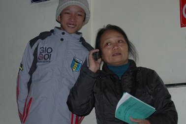 Em bé đánh giày mắc bệnh tim đã được nhập viện