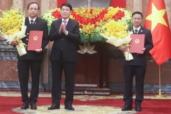 Chủ tịch nước trao quyết định bổ nhiệm 2 Phó Chánh án TAND Tối cao