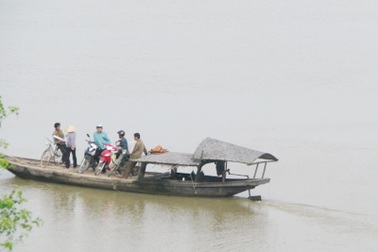 Đi đò, vượt núi thi tốt nghiệp