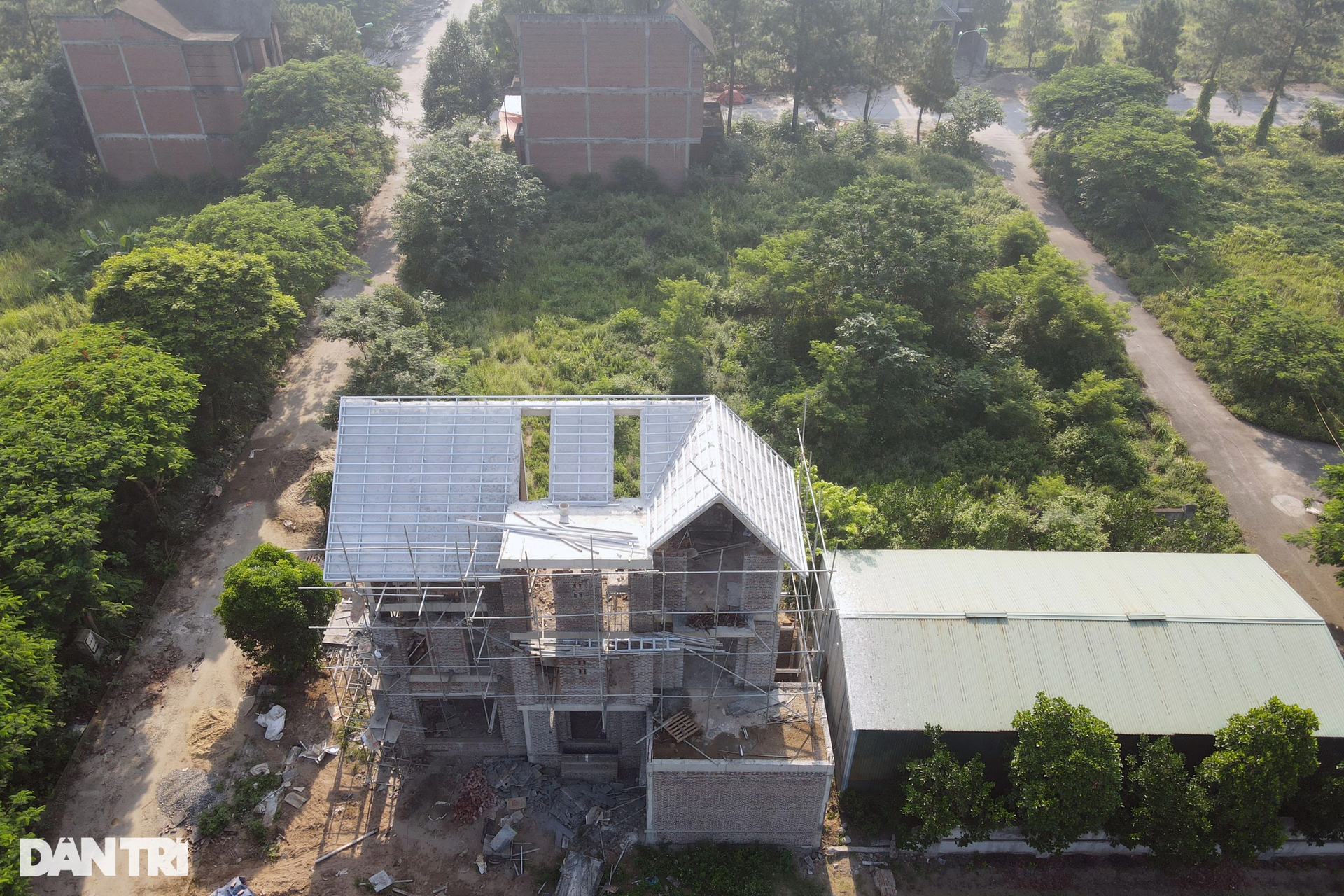 Châu Âu trong lòng Hà Nội - Bắc Ninh la liệt biệt thự bị bỏ hoang - 12 Châu Âu trong lòng Hà Nội - Bắc Ninh la liệt biệt thự bị bỏ hoang - 12