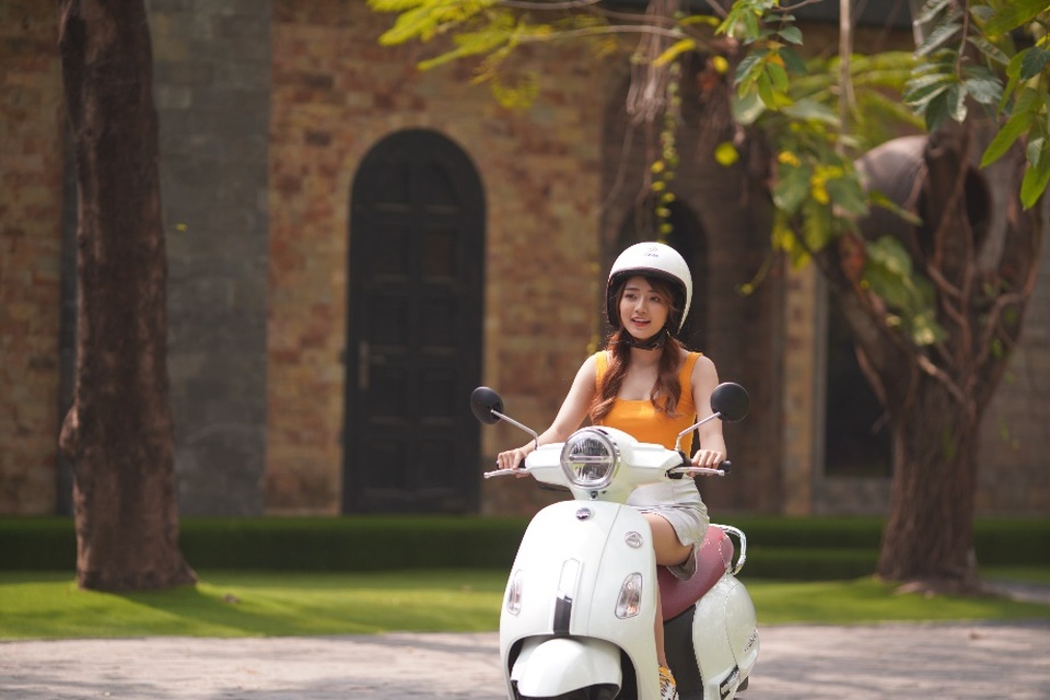 An Vy sành điệu bên chiếc xe tay ga nhiều người mơ ước - 4 An Vy sành điệu bên chiếc xe tay ga nhiều người mơ ước - 4