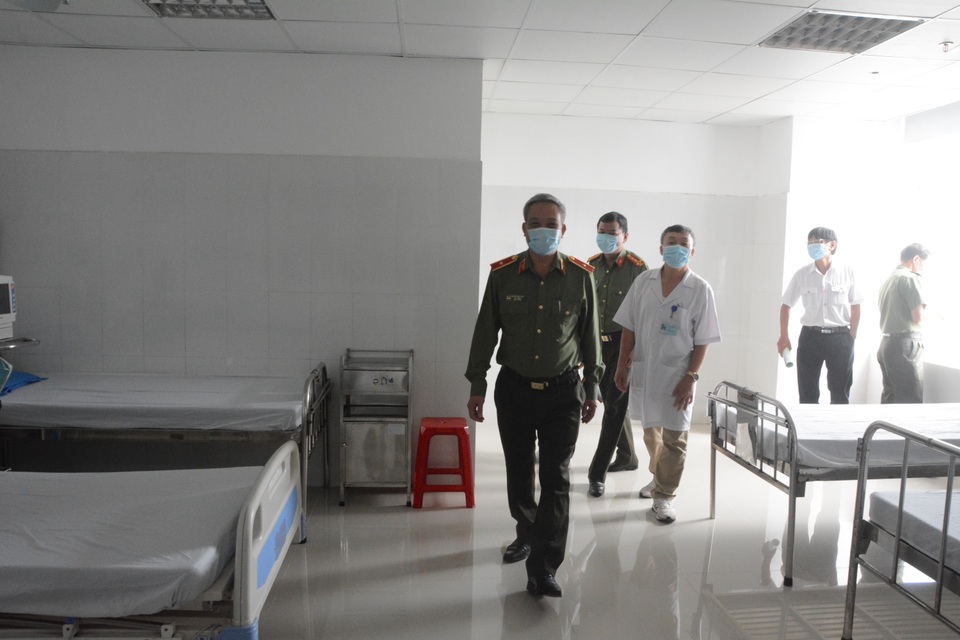Bệnh viện đầu tiên tại miền Trung thực hiện được xét nghiệm virus corona - 6 Bệnh viện đầu tiên tại miền Trung thực hiện được xét nghiệm virus corona - 6
