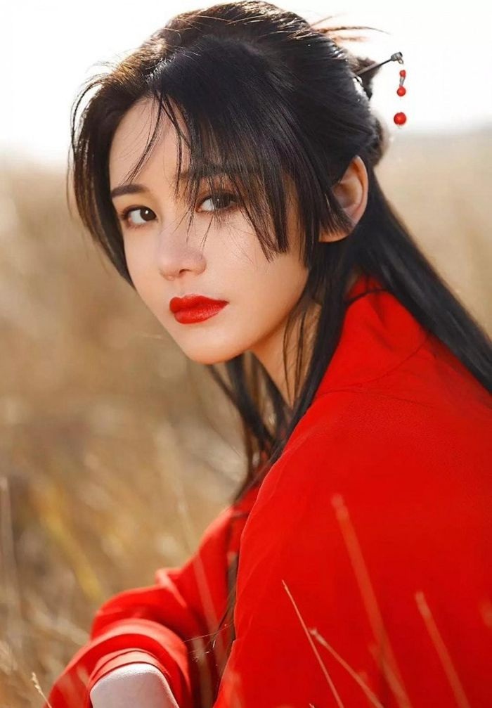 Khâu Ý Nùng: Biểu tượng gợi cảm mới của làng giải trí Hồng Kông - 6