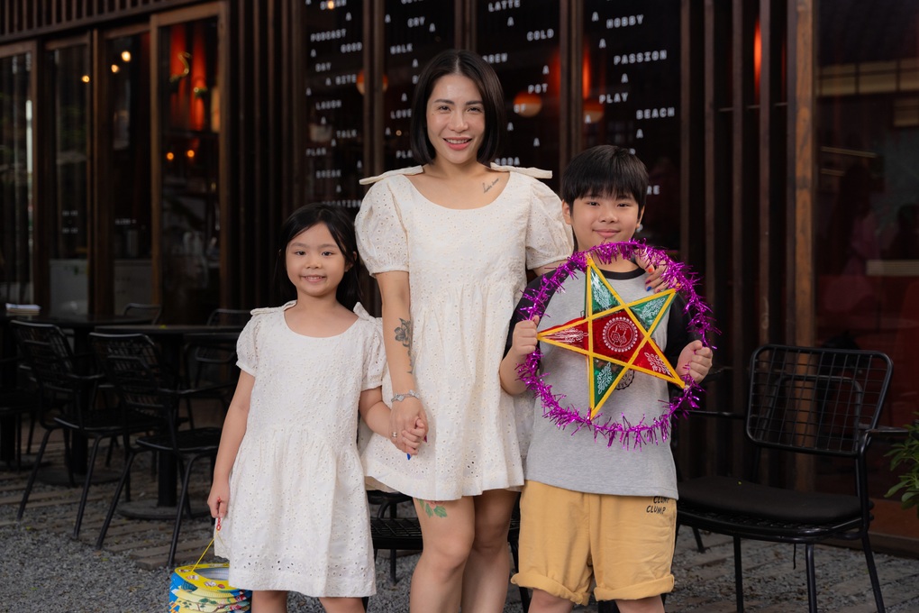 Lâm Thúy Nhàn: Trung thu của con là cơ hội để tôi nhớ lại ký ức ngày nhỏ - 1 Lâm Thúy Nhàn: Trung thu của con là cơ hội để tôi nhớ lại ký ức ngày nhỏ - 1