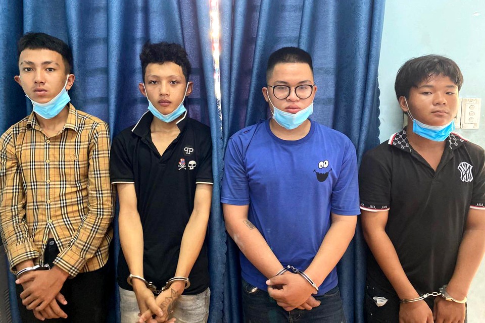 Bị vây bắt, băng cướp táo tợn dùng mã tấu chống trả công an - 1 Bị vây bắt, băng cướp táo tợn dùng mã tấu chống trả công an - 1