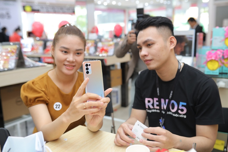 OPPO Reno5 ưu đãi hấp dẫn tại FPT Shop tri ân khách hàng Tết 2021 - 5 OPPO Reno5 ưu đãi hấp dẫn tại FPT Shop tri ân khách hàng Tết 2021 - 5