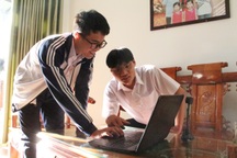 Hai học sinh lớp 12 nghiên cứu hệ thống giám sát người đeo khẩu trang