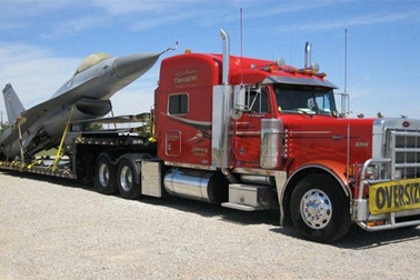 Lo cước vận tải đội giá do tăng thuế nhập khẩu xe đầu kéo