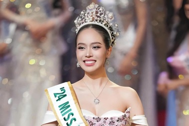 Nhìn lại những pha ứng xử tự tin giúp Thanh Thủy đăng quang Hoa hậu Quốc tế