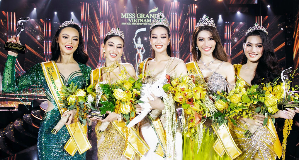 Vụ Mai Ngô thi Hoa hậu nhưng được hỏi về tuyển dụng: Giám khảo hứng gạch - 1 Vụ Mai Ngô thi Hoa hậu nhưng được hỏi về tuyển dụng: Giám khảo hứng gạch - 1