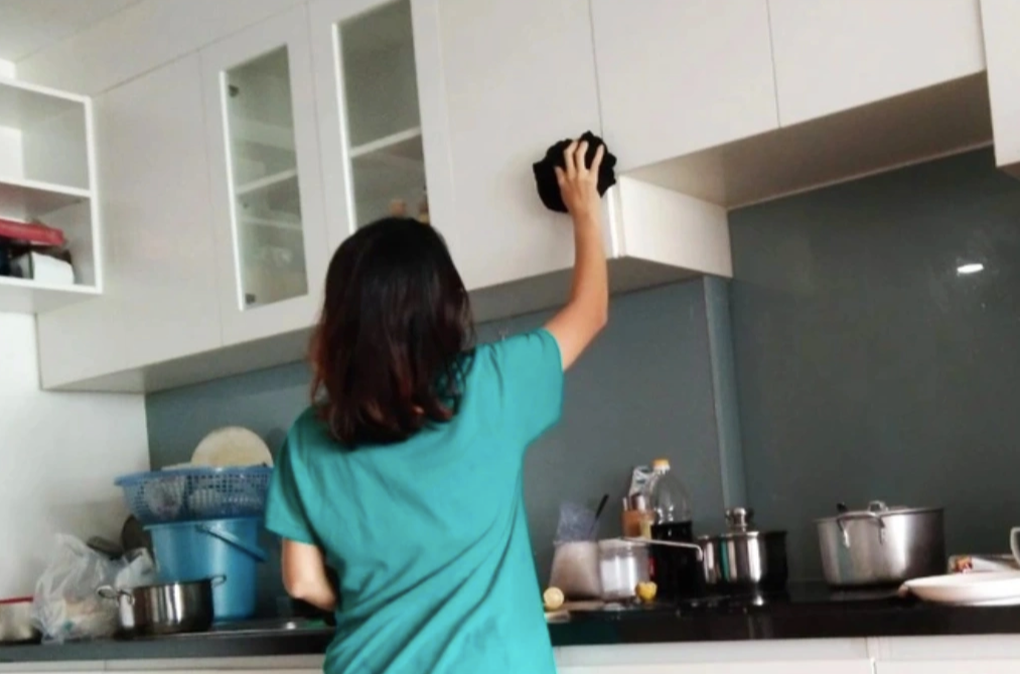 Bị đồn làm gái, mẹ đơn thân vung tiền tuyển giúp việc làm vừa nói ít - 1 Bị đồn làm gái, mẹ đơn thân vung tiền tuyển giúp việc làm vừa nói ít - 1
