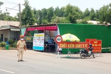 Cận cảnh khu vực "nội bất xuất, ngoại bất nhập" chống dịch Covid-19 ở Huế