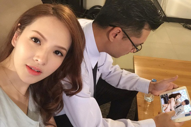 Đan Lê - Khải Anh giữ lửa tình yêu bằng cách cùng nhau xem tivi