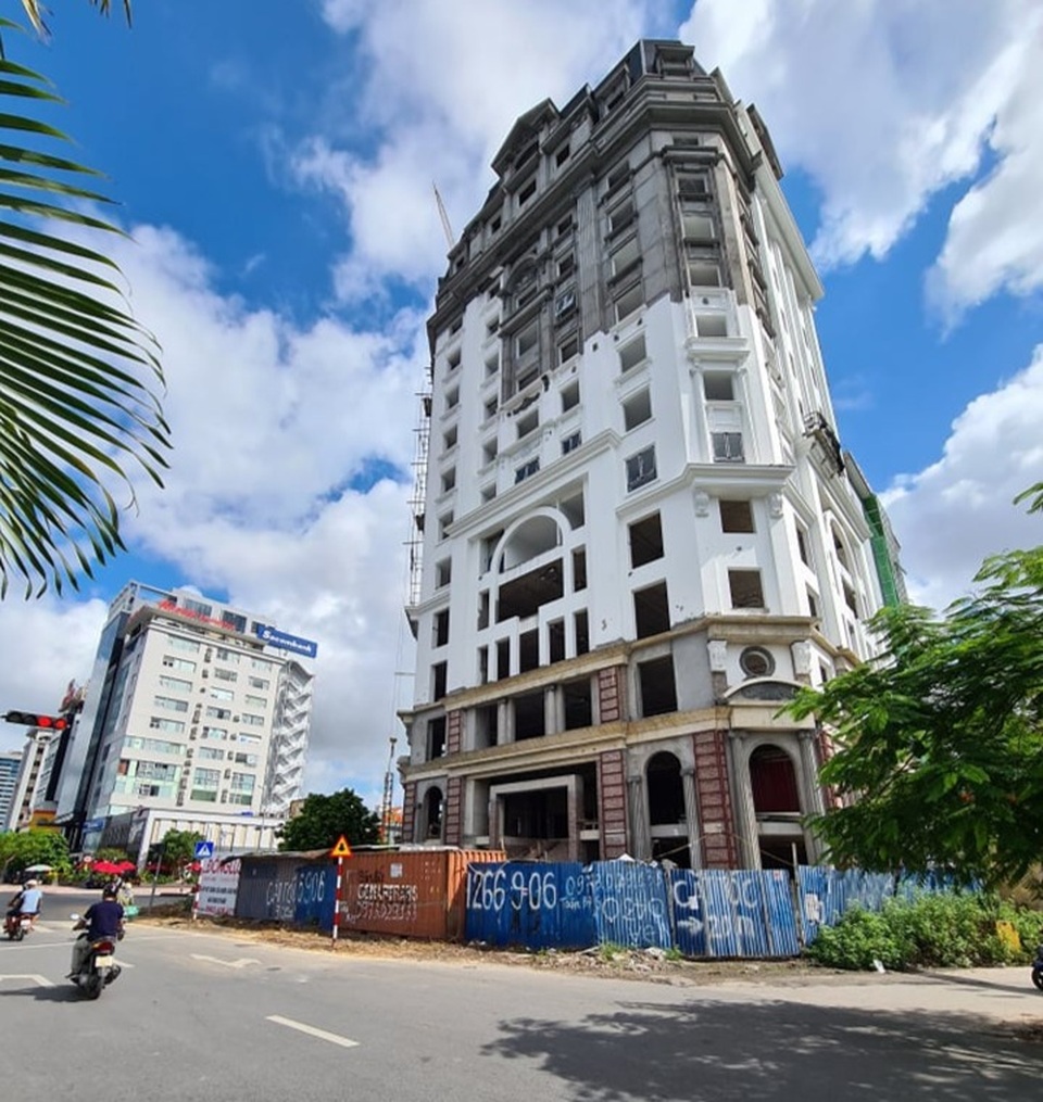 Vụ cây xanh nghi bị “bức tử”: Lấy mẫu xét nghiệm tìm nguyên nhân - 1 Vụ cây xanh nghi bị “bức tử”: Lấy mẫu xét nghiệm tìm nguyên nhân - 1
