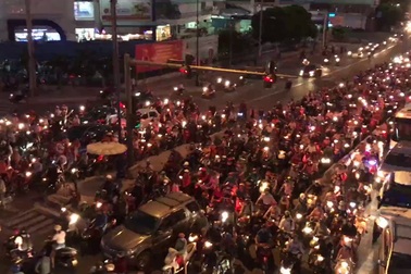 Cửa ngõ Sài Gòn ùn ứ nghiêm trọng chiều tối ngày quốc tế Phụ nữ