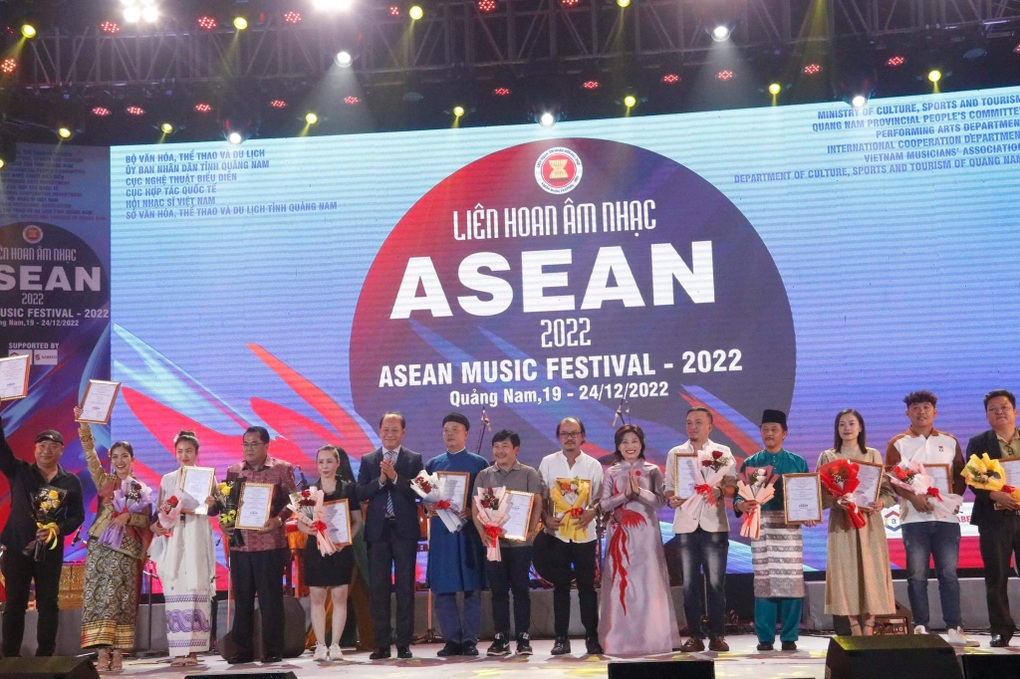 Nhà hát Ca múa nhạc Thăng Long đoạt giải Vàng Liên hoan Âm nhạc ASEAN - 4 Nhà hát Ca múa nhạc Thăng Long đoạt giải Vàng Liên hoan Âm nhạc ASEAN - 4