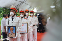 Truy tặng huy hiệu "Tuổi trẻ dũng cảm" đến 2 người tử nạn trên đèo Bảo Lộc