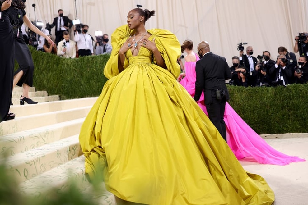 Choáng ngợp với loạt trang phục ấn tượng của mỹ nhân dự MET gala 2021 - 48 Choáng ngợp với loạt trang phục ấn tượng của mỹ nhân dự MET gala 2021 - 48