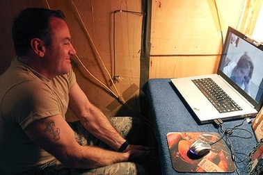 Chưa một lần gặp mặt đã tổ chức đám cưới trên Skype