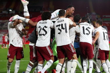 Arsenal đánh bại Liverpool ở loạt sút luân lưu