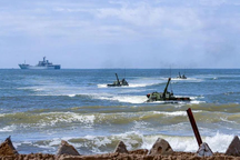 Trung Quốc tập trận, đưa 15 máy bay quân sự áp sát Đài Loan