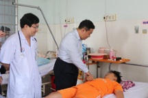 Vụ ngộ độc nghi do ăn cơm gà: Số bệnh nhân nhập viện tăng chóng mặt