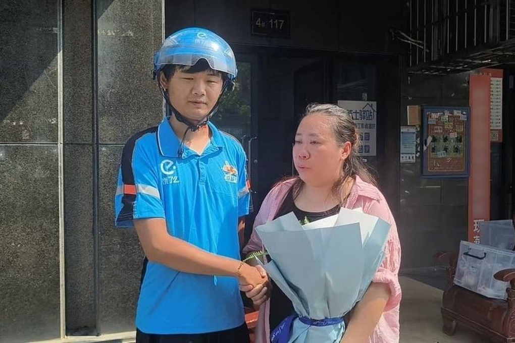 Tài xế giao hàng cứu sống bà chủ mắc kẹt trong kho lạnh - 1 Tài xế giao hàng cứu sống bà chủ mắc kẹt trong kho lạnh - 1