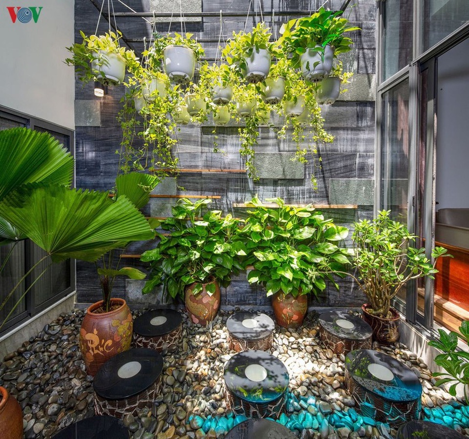 Nhà phố với nội thất hiện đại và không gian giếng trời xanh mát - 9 Nhà phố với nội thất hiện đại và không gian giếng trời xanh mát - 9