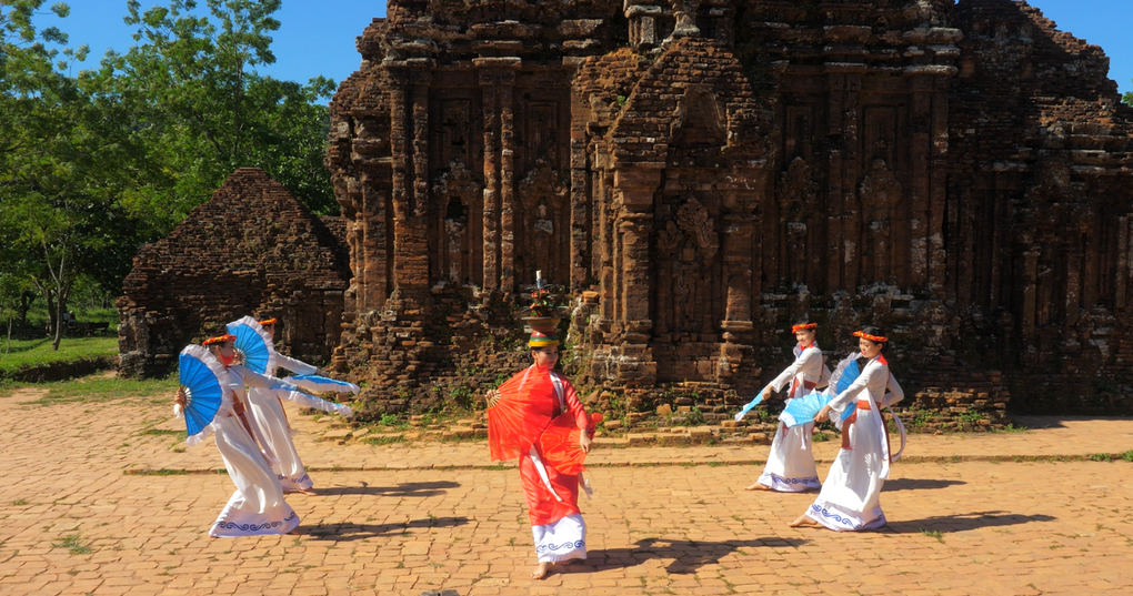 Múa Chăm ở Bình Thuận - nghệ thuật dân gian độc đáo - 2 Múa Chăm ở Bình Thuận - nghệ thuật dân gian độc đáo - 2