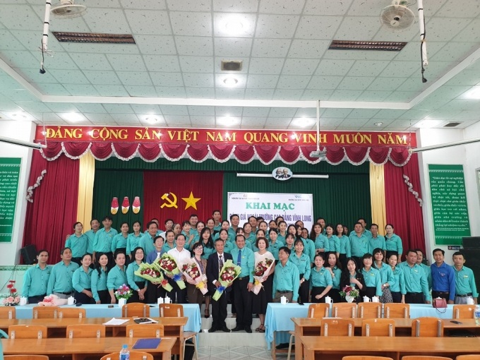 Đoàn kiểm định với lãnh đạo, cán bộ chủ chốt của trường