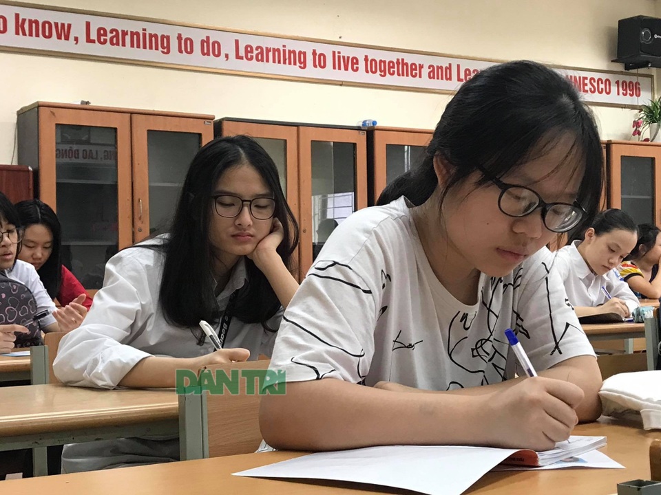 Thứ trưởng Bộ GDĐT: Tinh giản nội dung để rút ngắn thời gian học kì 2 - 2 Thứ trưởng Bộ GDĐT: Tinh giản nội dung để rút ngắn thời gian học kì 2 - 2