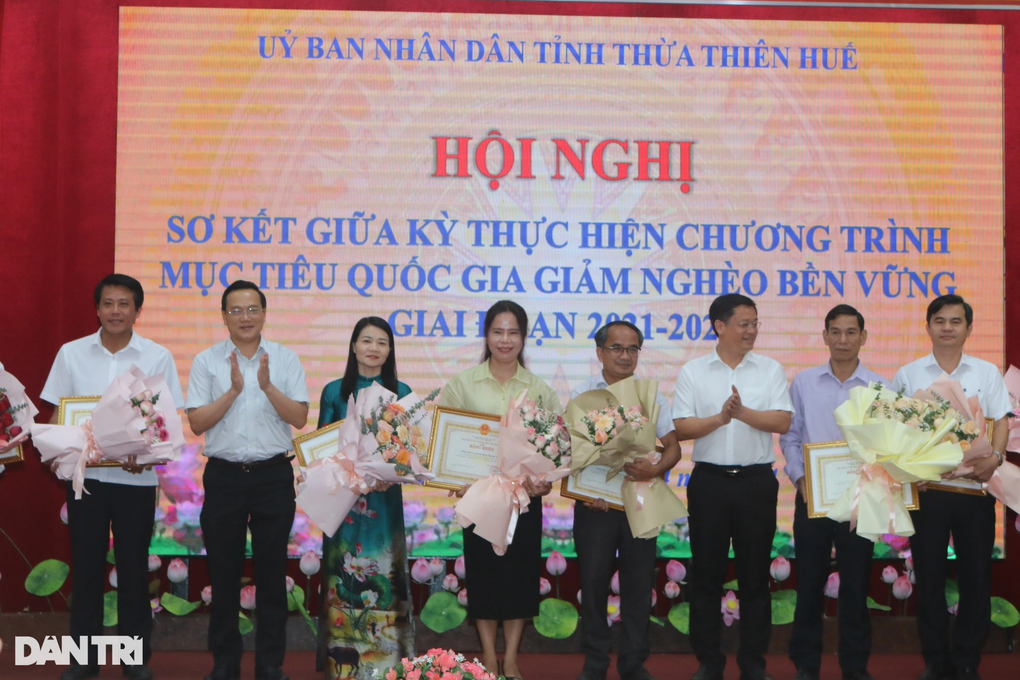Khẩn trương hỗ trợ hộ nghèo có thành viên là người có công - 3 Khẩn trương hỗ trợ hộ nghèo có thành viên là người có công - 3