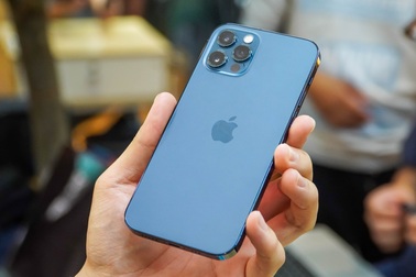 Trải nghiệm iPhone 12 Pro tại Việt Nam, giá từ 31 triệu đồng