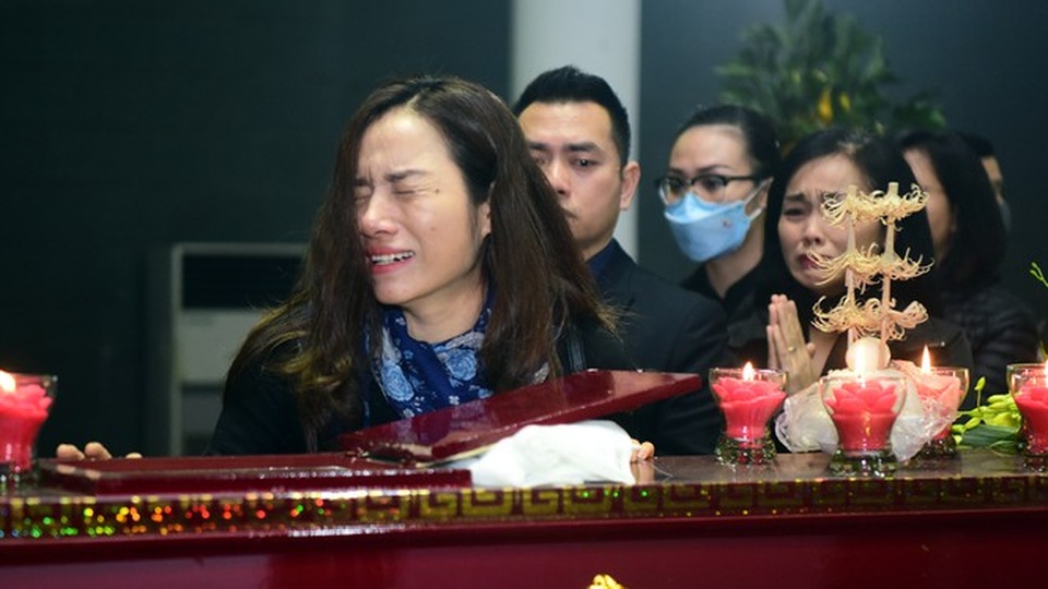 Nghẹn ngào giây phút tiễn biệt giọng ca Opera hàng đầu Việt Nam - 6 Nghẹn ngào giây phút tiễn biệt giọng ca Opera hàng đầu Việt Nam - 6