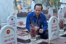 Bộ trưởng Đào Ngọc Dung dâng hương tưởng niệm các anh hùng liệt sỹ tại Huế