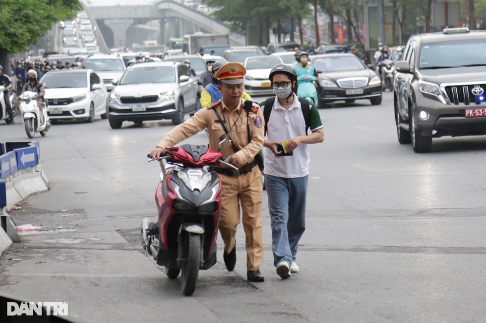 Tham gia giao thông kiểu "tiết kiệm thời gian", nhiều người nhận phạt nặng